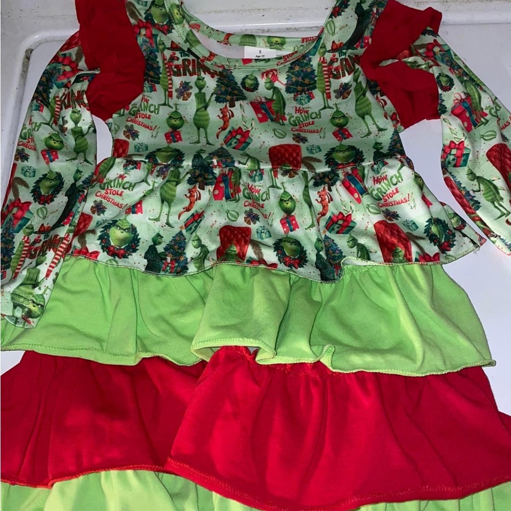 NEW BOUTIQUE grinch dress!2T